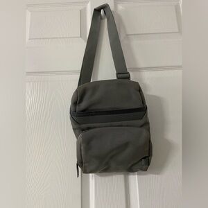 MANDARIN DUCK Steel Gray Crossbody/Sling Messenger Bag
